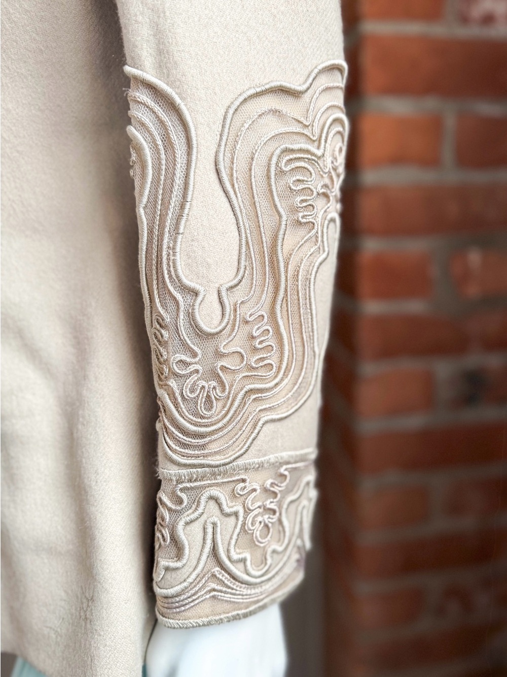 Vintage Valentino Haute Couture Ivory Embroidered Double-Breasted Jacket - Picture 6 of 11
